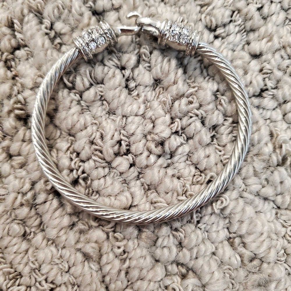 $15 Beautiful bracelet - Picture 2 of 3